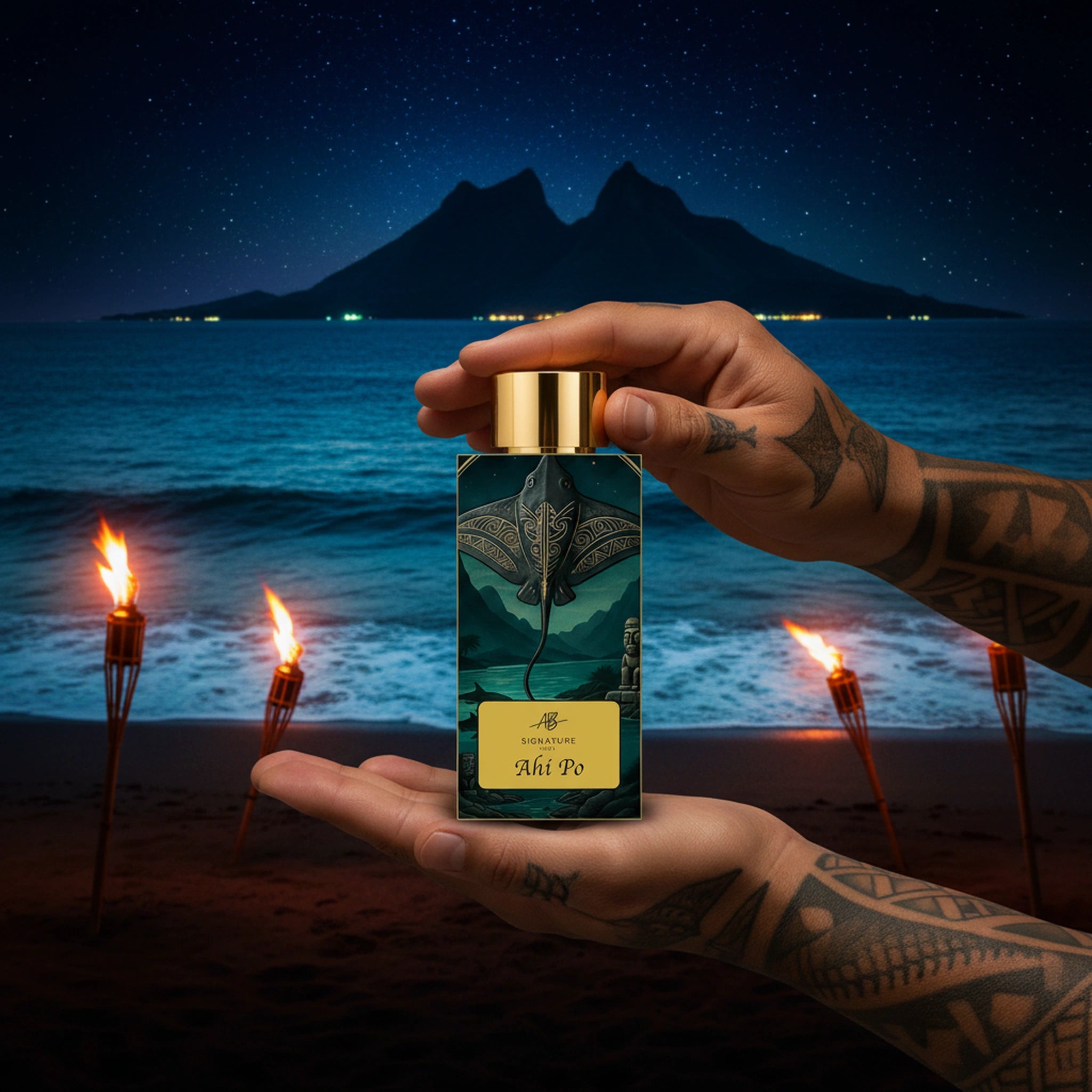 Ahi Pō entre les mains — plage volcanique de Polynésie